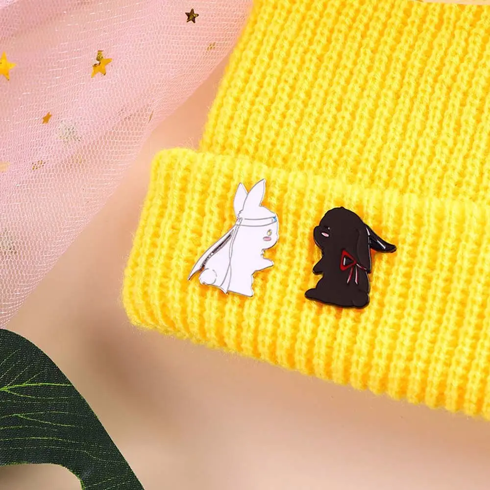 Ювелирные изделия для кролика Lan WangJi аксессуары Grandmaster of Demonic значок на лацкан эмалированная брошь МО дао Чжу Ши броши булавка
Ювелирные изделия для кролика Lan WangJi аксессуары Grandmaster of Demonic значок на лацкан эмалированная брошь МО дао Чжу Ши броши булавка