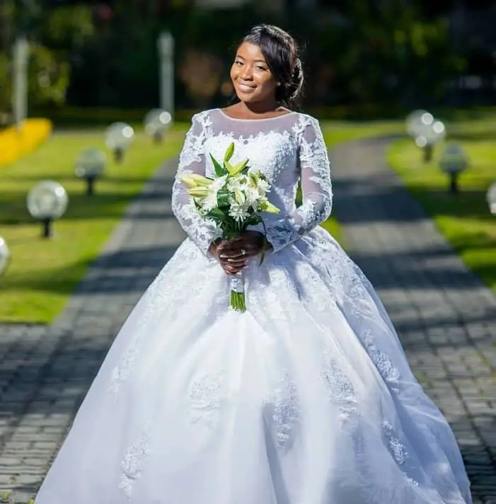 Ballgown Long Sleeves Wedding Dresses Floor Length Lace Appliques African Bridal Dresses Custom Made 2023
Ballgown Long Sleeves Wedding Dresses Floor Length Lace Appliques African Bridal Dresses Custom Made 2023