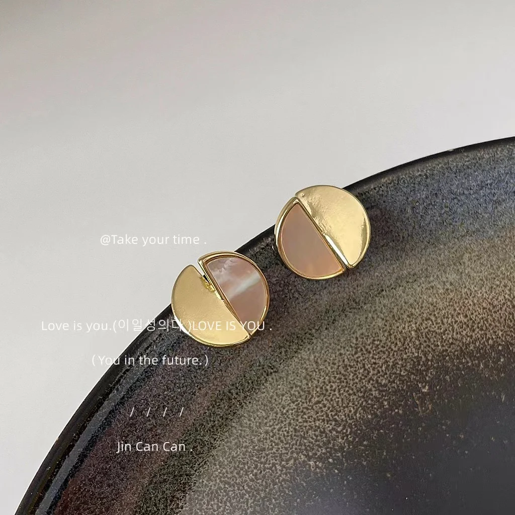 Shell round earrings with personalized and creative design, irregular earrings and earrings
Shell round earrings with personalized and creative design, irregular earrings and earrings