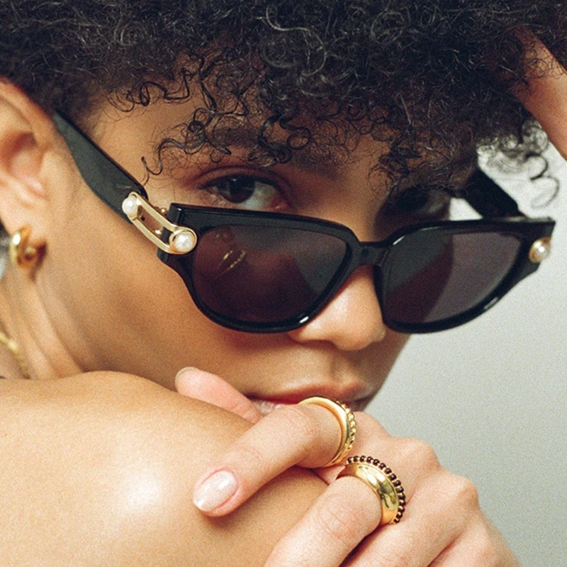 Trendy Designer Women Sunglasses Fashion Luxury Pearl Decorative Sun Glasses Female Model Catwalk Eyeglasses Sunshade Eyewear
Trendy Designer Women Sunglasses Fashion Luxury Pearl Decorative Sun Glasses Female Model Catwalk Eyeglasses Sunshade Eyewear