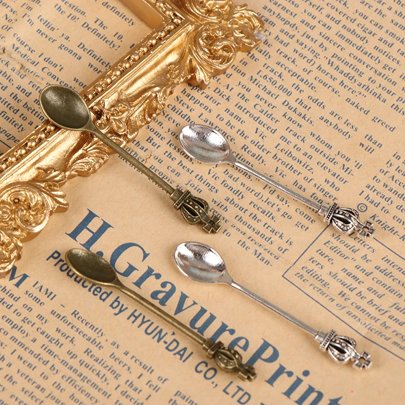 Мини-столовые приборы, нож, вилка, ложка, винтажный кукольный домик, детская игрушка для декора кукольного домика, 2 шт.
Мини-столовые приборы, нож, вилка, ложка, винтажный кукольный домик, детская игрушка для декора кукольного домика, 2 шт.