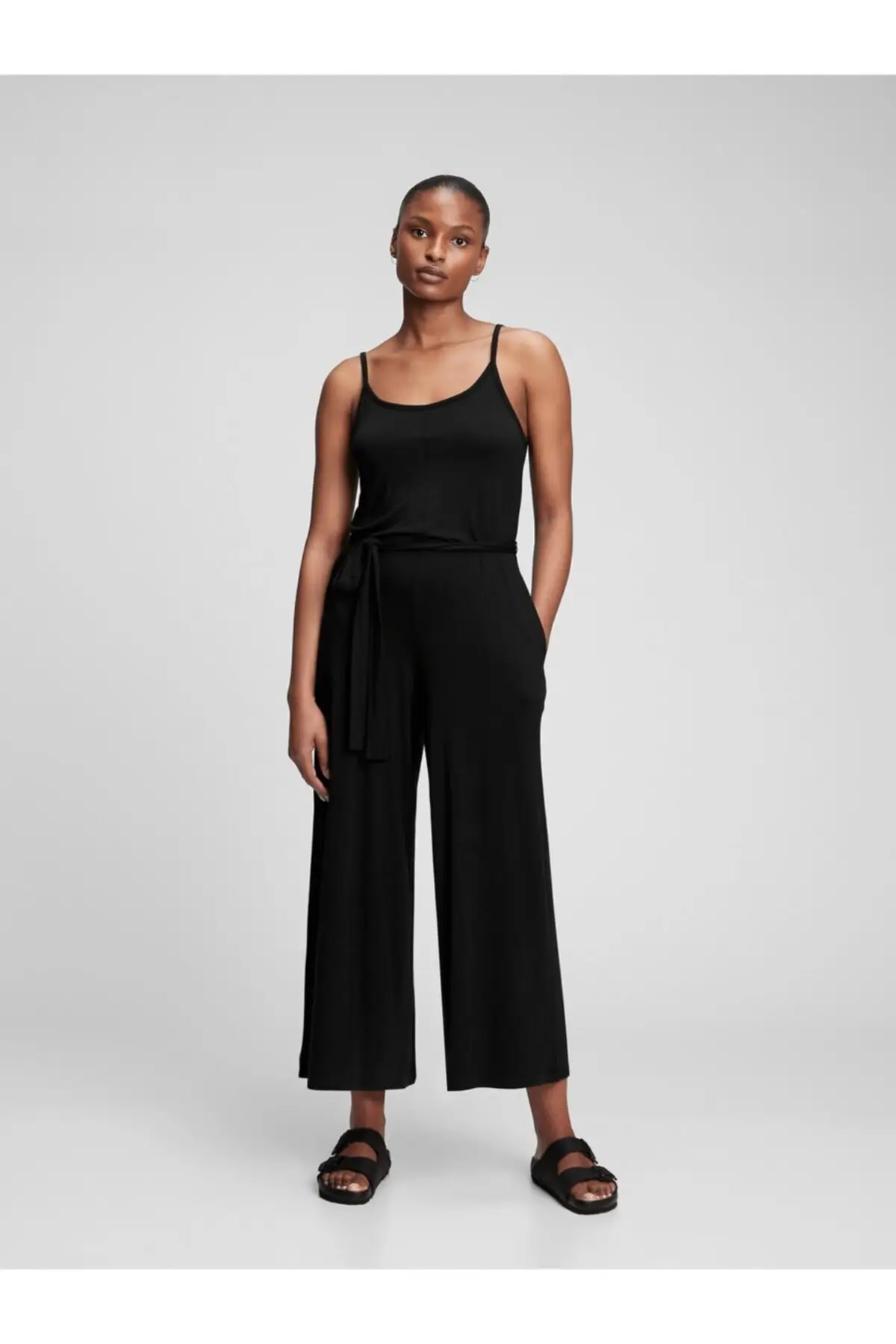 Women's Overalls Black Strap Modal Jumpsuit Hot Style Quality Fabric Sleeveless Baggy Trousers Casual Jumpsuit 
Women's Overalls Black Strap Modal Jumpsuit Hot Style Quality Fabric Sleeveless Baggy Trousers Casual Jumpsuit