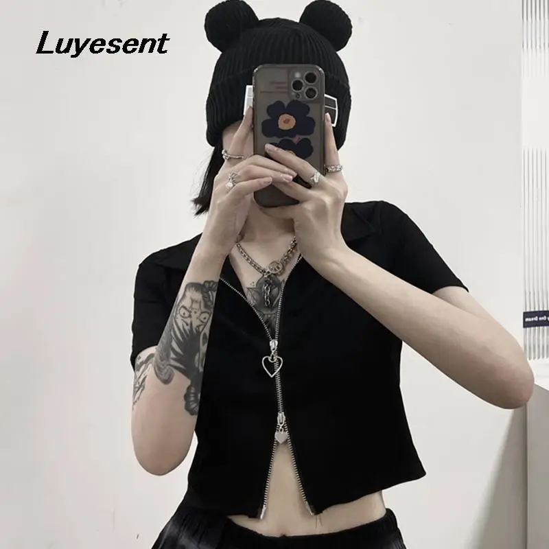 Black Gothic Female Slim Short Sleeve Casual T Shirt Summer Goth Lady Zip-up Metal Heart Street Tshirt Harajuku Sexy Crop Top
Black Gothic Female Slim Short Sleeve Casual T Shirt Summer Goth Lady Zip-up Metal Heart Street Tshirt Harajuku Sexy Crop Top
