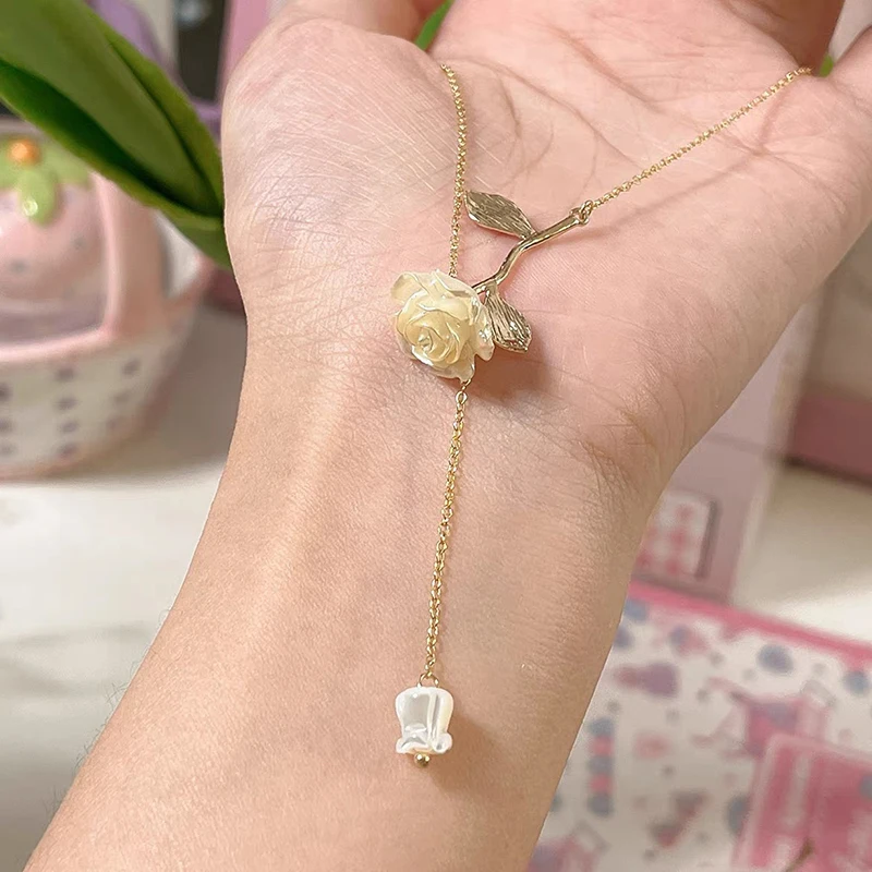 Gold Color Rose Pendant Necklaces for Women Water Drop Pendant Clavicle Chains Round Beads Flower Neck Chain Choker Jewelry 2022
Gold Color Rose Pendant Necklaces for Women Water Drop Pendant Clavicle Chains Round Beads Flower Neck Chain Choker Jewelry 2022