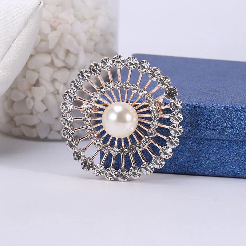 Dmari Women Brooch Classic Pearl Lapel Pin Party badge Rhinestone Flowers Clothing Decoration Luxury Jewelry 2022
Dmari Women Brooch Classic Pearl Lapel Pin Party badge Rhinestone Flowers Clothing Decoration Luxury Jewelry 2022