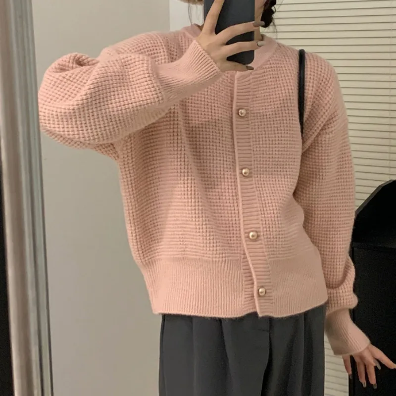 Вязаный свитер женский мягкий восковой Корейский осень-зима новинка однобортный Кардиган с длинным рукавом толстое пальто
Вязаный свитер женский мягкий восковой Корейский осень-зима новинка однобортный Кардиган с длинным рукавом толстое пальто