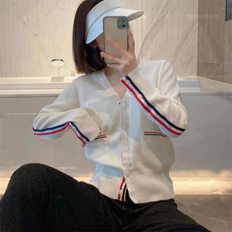 Spring TB double-sided ribbon ribbon wool V-neck knitted cardigan women's casual loose long-sleeved coat tide
Spring TB double-sided ribbon ribbon wool V-neck knitted cardigan women's casual loose long-sleeved coat tide