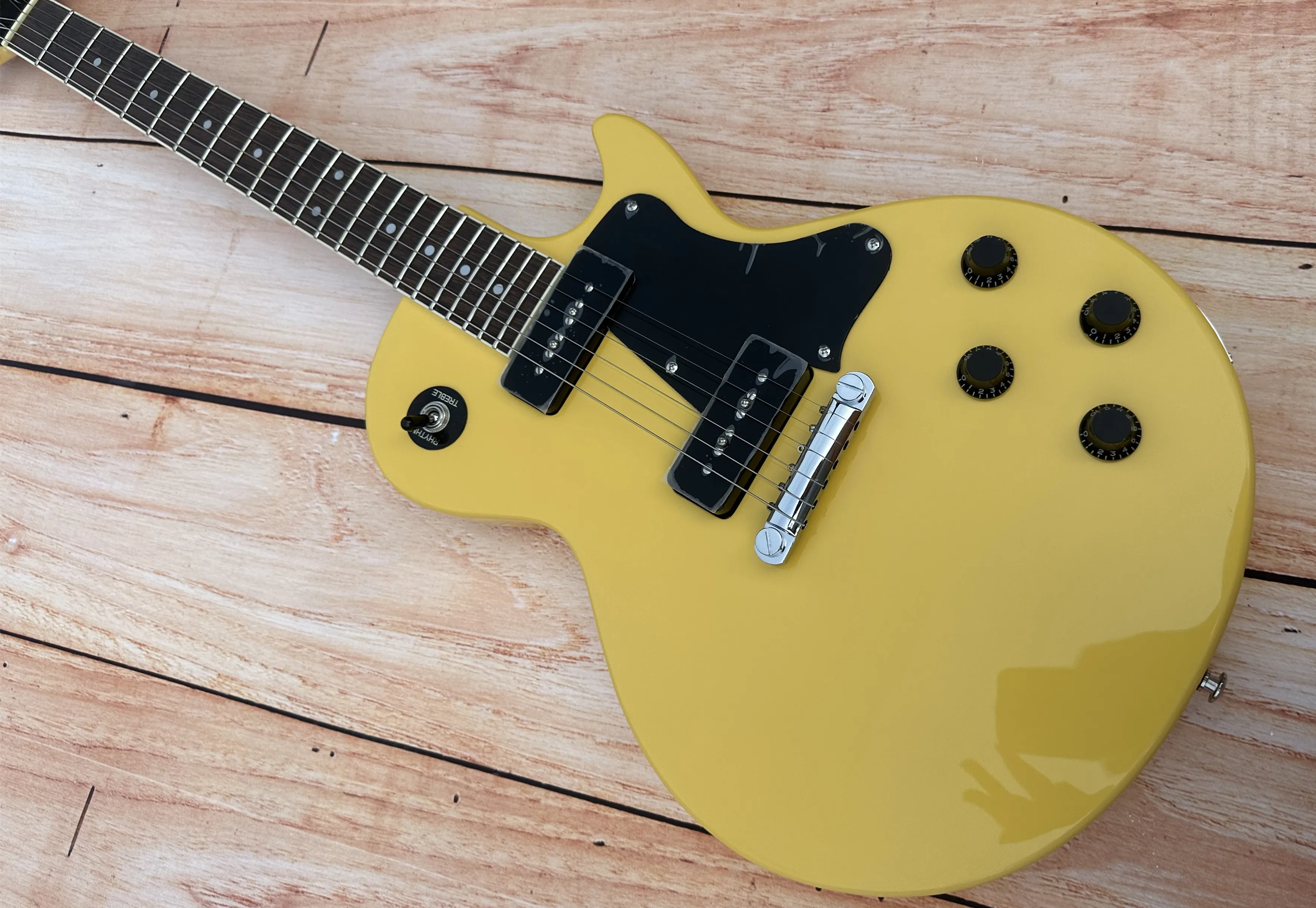 

Standard electric guitar, TV yellow, black P90 pickup, imported paint, available in stock, fast shipping