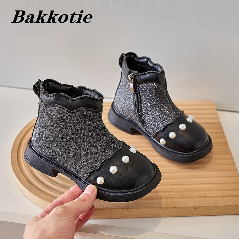 Ботинки для девочек 2023, зимние модные брендовые Ботинки Челси до середины икры, детская теплая обувь с мехом и блестками, мягкая обувь для малышей на плоской подошве с жемчугом
Ботинки для девочек 2023, зимние модные брендовые Ботинки Челси до середины икры, детская теплая обувь с мехом и блестками, мягкая обувь для малышей на плоской подошве с жемчугом