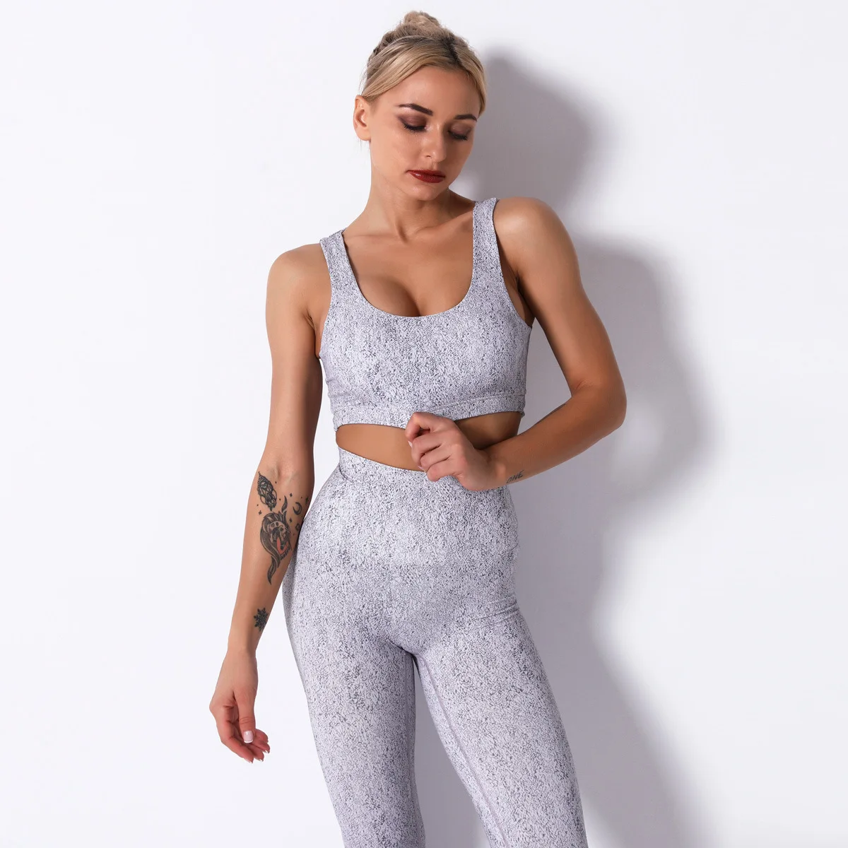 OEING Sports Bra Top Women Shockproof Soft Stretchy Yoga Quick drying Sweat absorption Breathable Gym Fitness High elasticity
OEING Sports Bra Top Women Shockproof Soft Stretchy Yoga Quick drying Sweat absorption Breathable Gym Fitness High elasticity