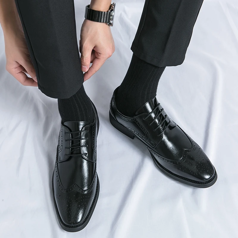 New Fashion Tide Business Dress Shoes Men's Pointed Breathable Brogues High Quality Breathable Non-slip Frenum Driving Shoes
New Fashion Tide Business Dress Shoes Men's Pointed Breathable Brogues High Quality Breathable Non-slip Frenum Driving Shoes