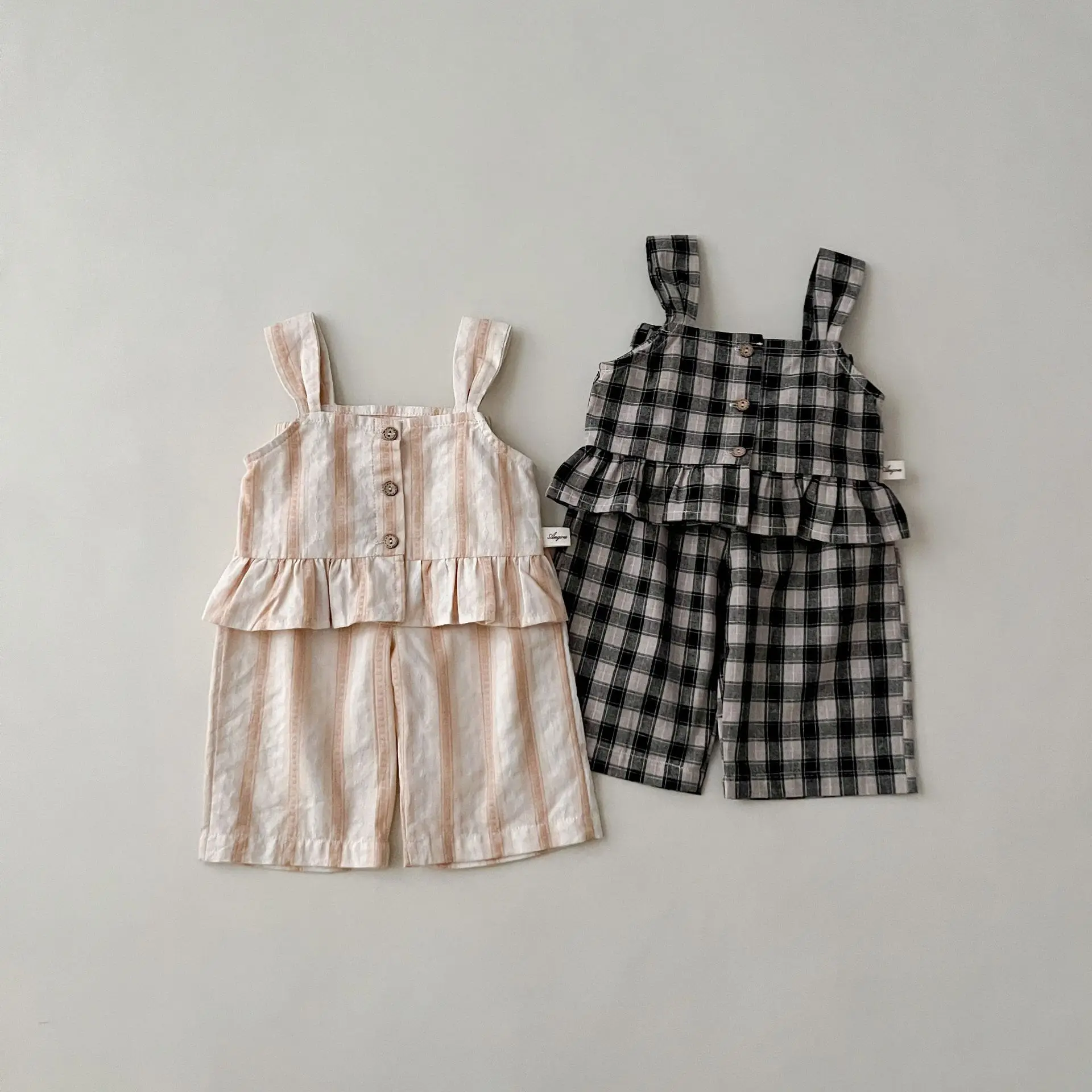 Summer New Girl Baby Fashion Plaid Suspenders Shirt Suit Children Casual Sleeveless Tops + Pants 2 Pcs Kid Ruffle Waistcoat Set 
Summer New Girl Baby Fashion Plaid Suspenders Shirt Suit Children Casual Sleeveless Tops + Pants 2 Pcs Kid Ruffle Waistcoat Set