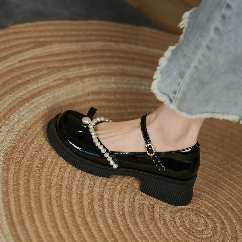 Women Leathe Shoes Round Toe Pearl Thick Heel Platform Buckle Strap JK Lolita Middle Heels Retro Mary Jane Shoes Female Pumps
Women Leathe Shoes Round Toe Pearl Thick Heel Platform Buckle Strap JK Lolita Middle Heels Retro Mary Jane Shoes Female Pumps
