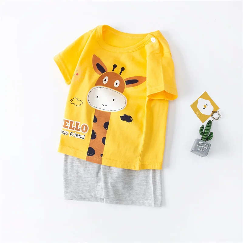 Children's clothing summer new boy baby home leisure two-piece coat+shorts fashion children's suit 1-6 years old. 
Children's clothing summer new boy baby home leisure two-piece coat+shorts fashion children's suit 1-6 years old.