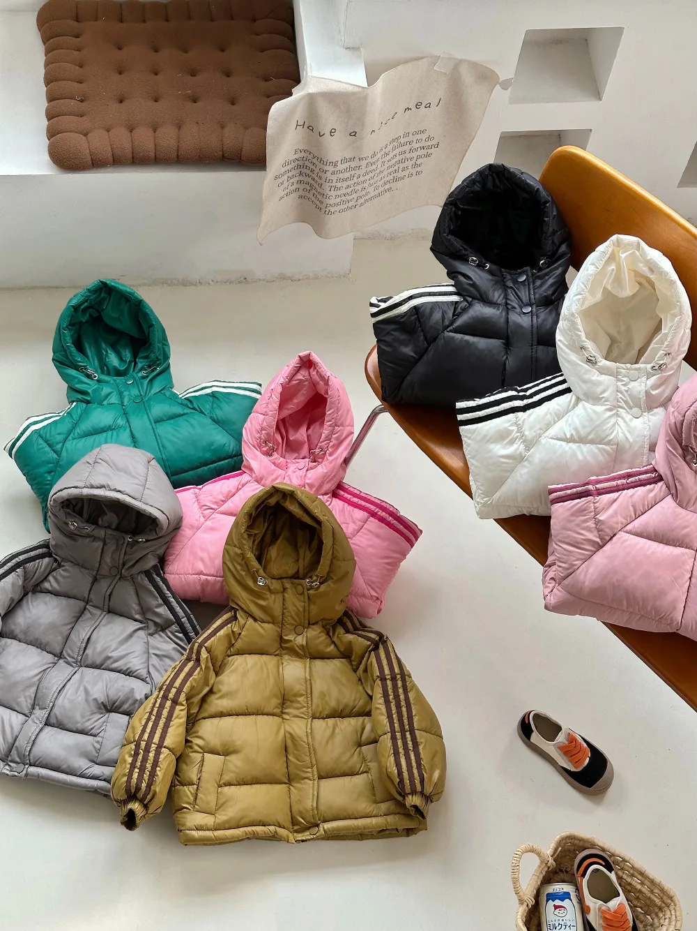 Children'S Cotton Jacket Autumn And Winter New Down Jacket Cotton Jacket Casual Fashion Hooded Outer Boy And Girl Jacket Warm
Children'S Cotton Jacket Autumn And Winter New Down Jacket Cotton Jacket Casual Fashion Hooded Outer Boy And Girl Jacket Warm