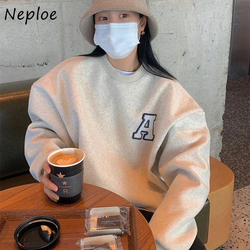 CINESSD Autumn New Leisure All-match Loose Sweatshirt Female Letter Patch Design Thicken Warm Women Hoodies Long-sleeve Pullover
CINESSD Autumn New Leisure All-match Loose Sweatshirt Female Letter Patch Design Thicken Warm Women Hoodies Long-sleeve Pullover