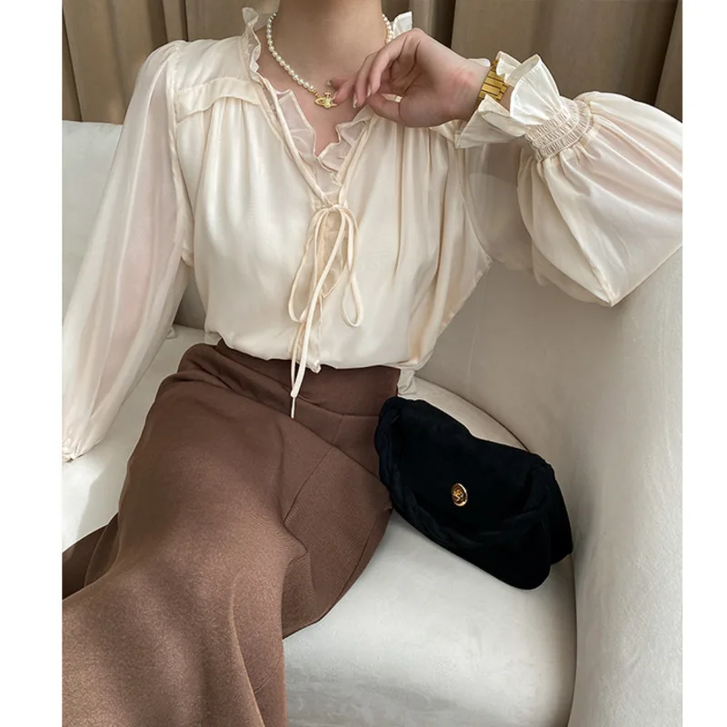Spring Ruffles Flare Sleeve Chiffon Blouses Women V-neck Lace-up Loose Long Sleeve Elegant Female Tops Shirts 2023
Spring Ruffles Flare Sleeve Chiffon Blouses Women V-neck Lace-up Loose Long Sleeve Elegant Female Tops Shirts 2023
