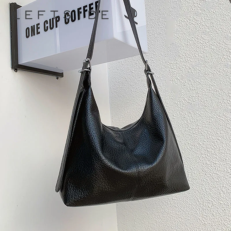 LEFTSIDE Retro Big Soft Shoulder Bag for Women 2023 New In Winter Fashion Leather Female Vintage Solid Color Simple Handbags
LEFTSIDE Retro Big Soft Shoulder Bag for Women 2023 New In Winter Fashion Leather Female Vintage Solid Color Simple Handbags
