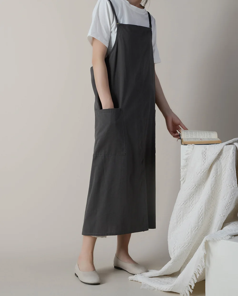 New Kitchen Waterproof Apron Cotton Linen Comfortable Korean Version Japanese Apron Convenient Waist Pocket All-match Kitchen
New Kitchen Waterproof Apron Cotton Linen Comfortable Korean Version Japanese Apron Convenient Waist Pocket All-match Kitchen
