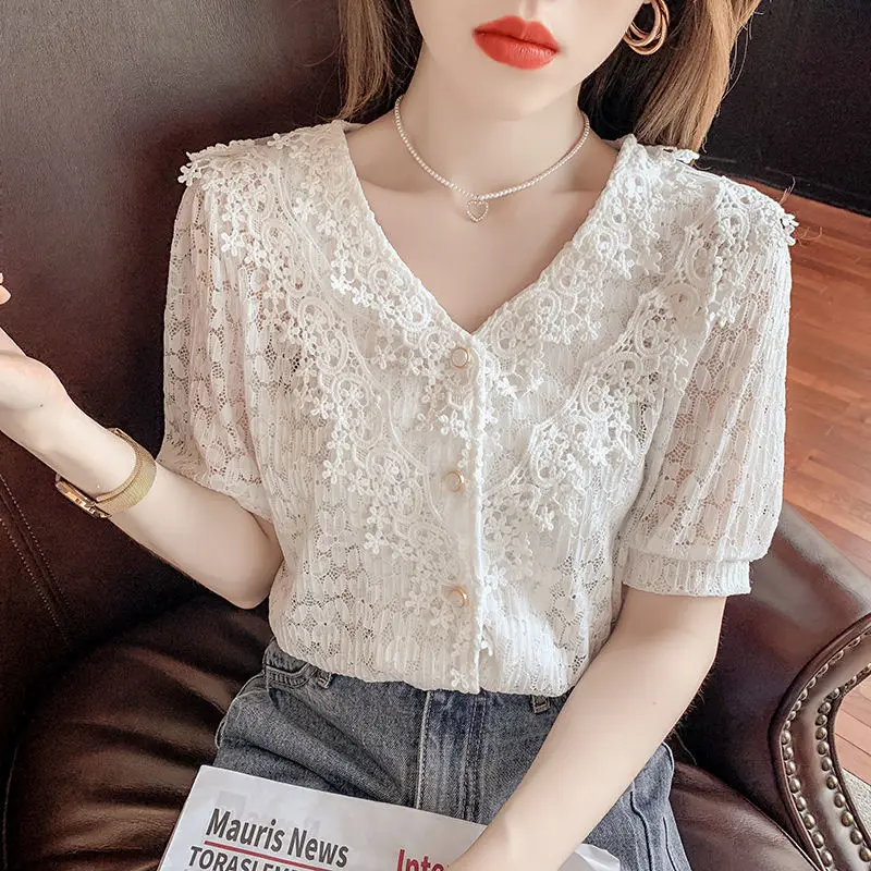 2022 Summer Women's New V-neck White Shirts Female Short Sleeve Lace Single Breasted Shirts Ladies Solid Color Loose Blouses F86
2022 Summer Women's New V-neck White Shirts Female Short Sleeve Lace Single Breasted Shirts Ladies Solid Color Loose Blouses F86
