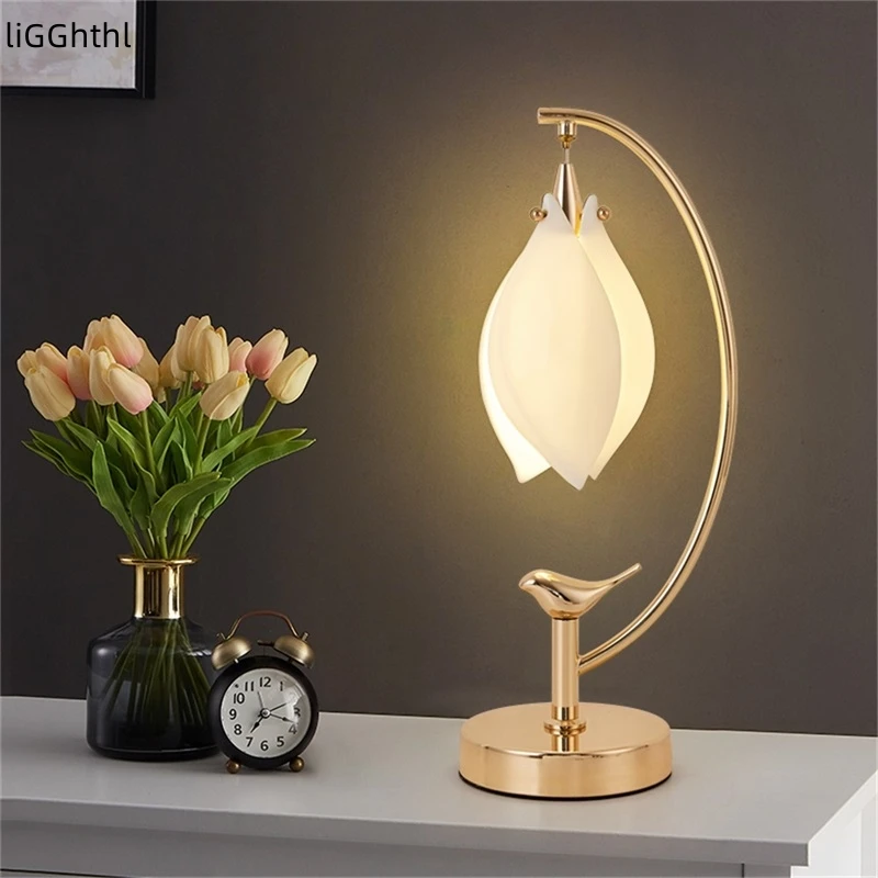 Postmodern Table Lamp Creative LED Desk Light for Home Living Bedroom Bedside Decoration
Postmodern Table Lamp Creative LED Desk Light for Home Living Bedroom Bedside Decoration
