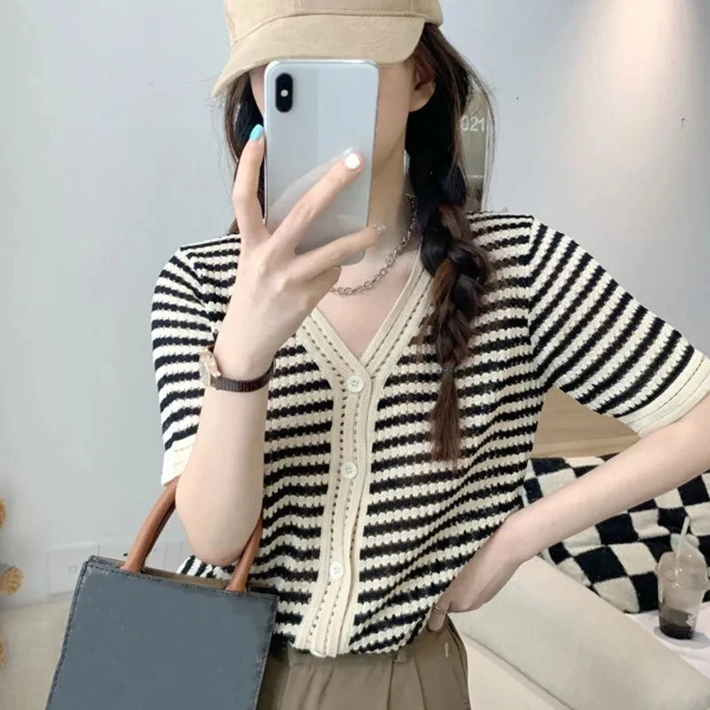 Chic Knitting Short Sleeve T-Shirt Women Clothing Loose Sweet Urbane Casual Aesthetic Thin Summer Top 2022 New Beautiful Blouse
Chic Knitting Short Sleeve T-Shirt Women Clothing Loose Sweet Urbane Casual Aesthetic Thin Summer Top 2022 New Beautiful Blouse