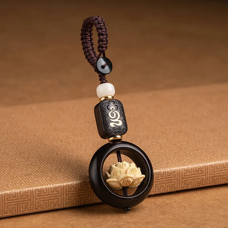 Буддийский брелок из дерева с цветком лотоса 
Буддийский брелок из дерева с цветком лотоса