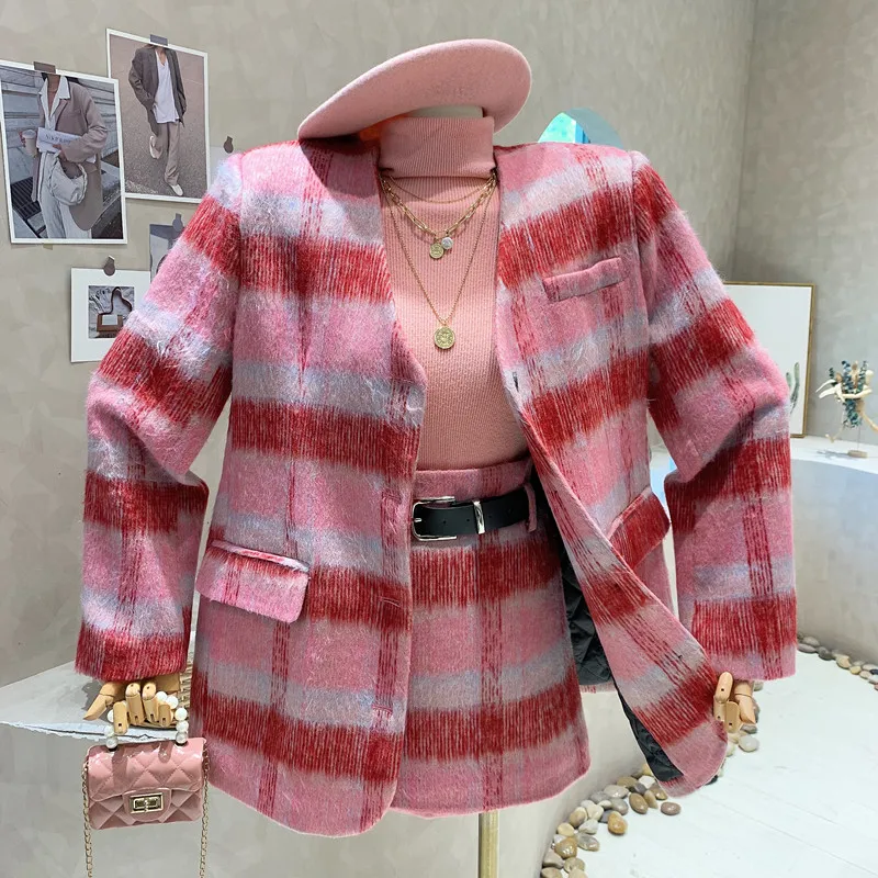 New in Women's Clothing 2022 Winter Woolen coat Pink Plaid Western-style clothes Long sleeve coat Short skirt Two piece set
New in Women's Clothing 2022 Winter Woolen coat Pink Plaid Western-style clothes Long sleeve coat Short skirt Two piece set