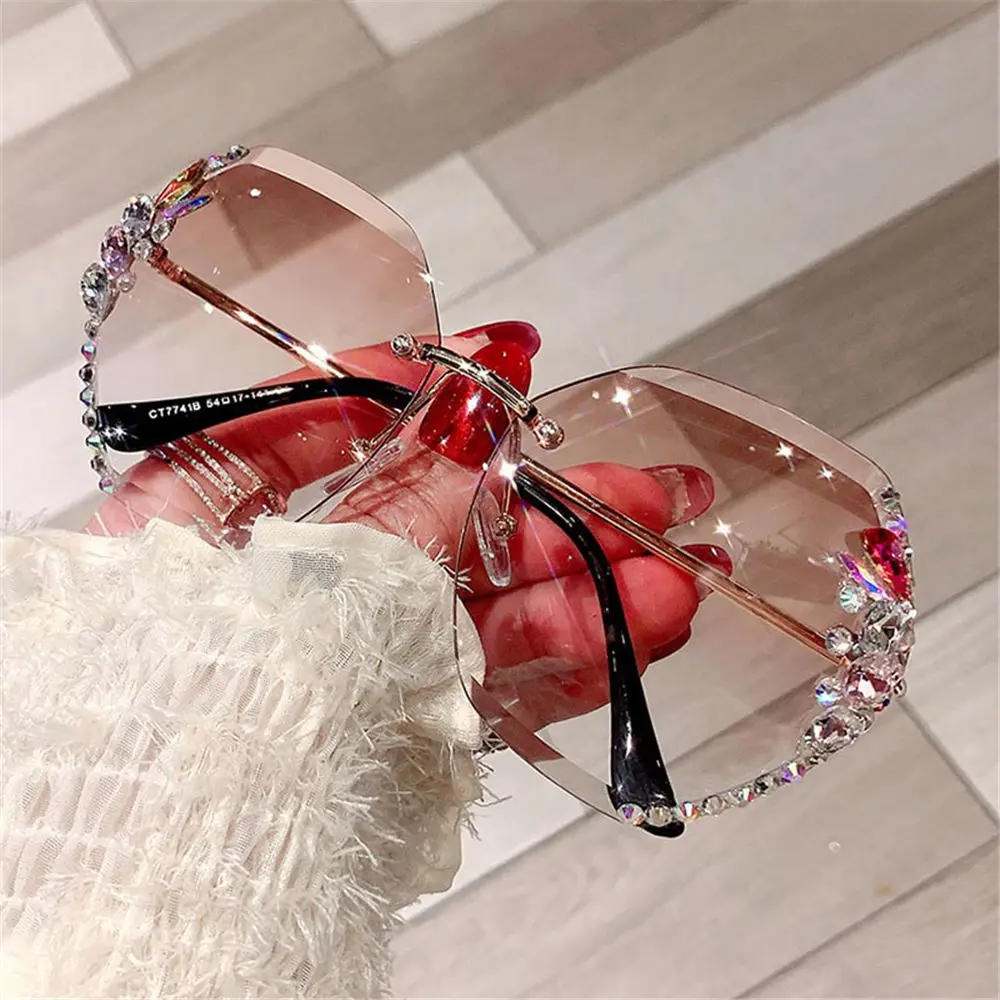 2022 Vintage Rimless Rhinestone Sunglasses Women Men Fashion Gradient Lens Sun Glasses Shades Female Luxury Brand Design
2022 Vintage Rimless Rhinestone Sunglasses Women Men Fashion Gradient Lens Sun Glasses Shades Female Luxury Brand Design