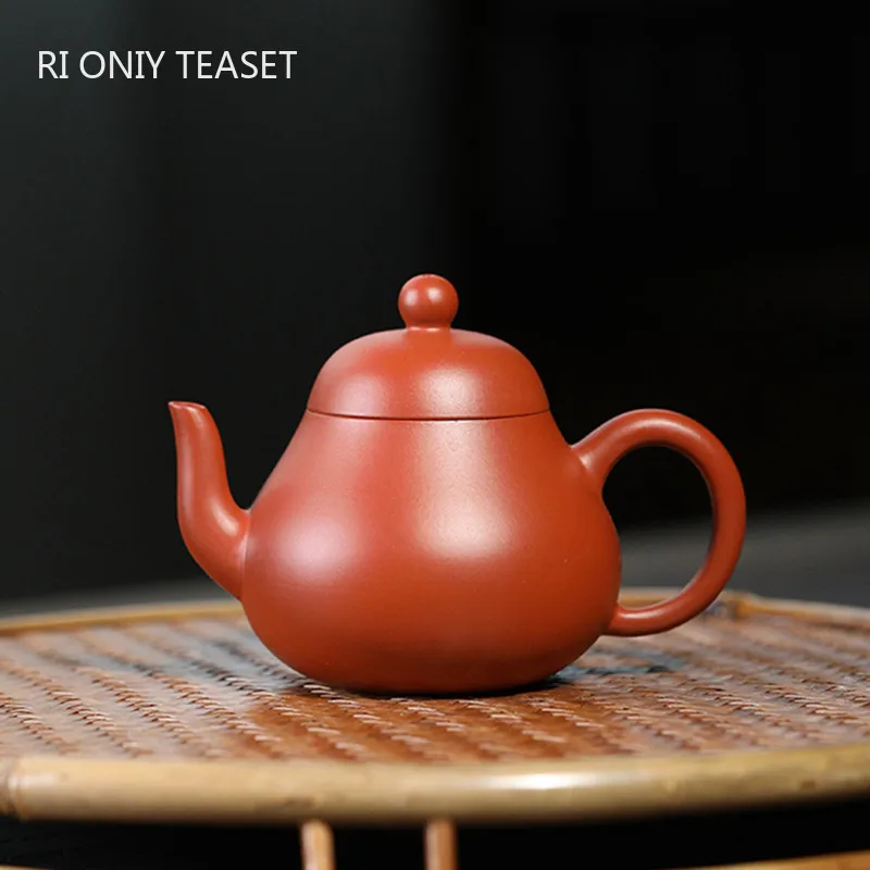 85ml Yixing Purple Clay Teapots Famous Artists Handmade Pear-shaped Small Capacity Tea Pot Kettle Chinese Zisha Tea Set Teaware
85ml Yixing Purple Clay Teapots Famous Artists Handmade Pear-shaped Small Capacity Tea Pot Kettle Chinese Zisha Tea Set Teaware