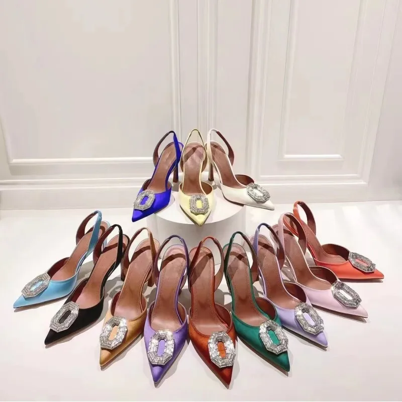 

Amina mudadi Begum Dress Shoes Crystal-Embellished Buckle Stain Pumps Shoe Spool Heels Sandals Factory Footwear Women's Shoes