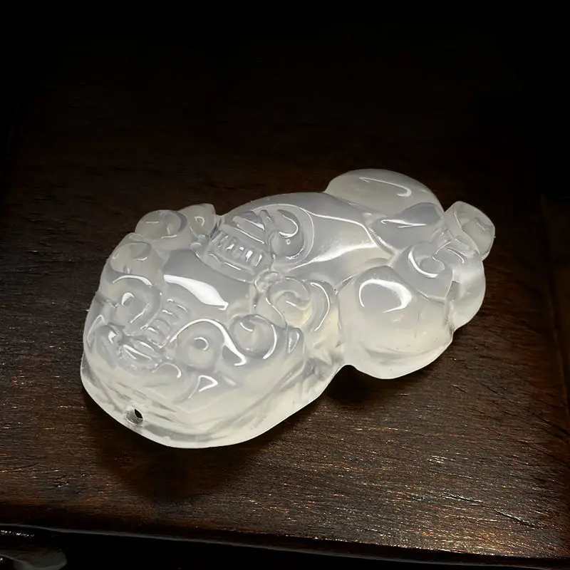 Natural ice type chalcedony jade pendant men's and women's jade pendant for fortune seeking and transfer
Natural ice type chalcedony jade pendant men's and women's jade pendant for fortune seeking and transfer