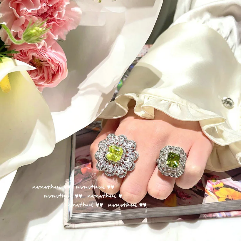 JitDoo Luxury Women's Finger Ring for Party Bright Emerald Flower Gem Noble Lady Vintage Style Accessories Gorgeous Gift
JitDoo Luxury Women's Finger Ring for Party Bright Emerald Flower Gem Noble Lady Vintage Style Accessories Gorgeous Gift