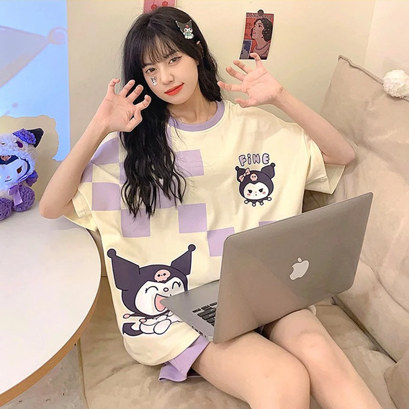 Kawaii Sanrio Cinnamoroll Kuromi Домашняя одежда женские топы с коротким рукавом шорты комплект одежды из 2 предметов Y2K Милая модная Пижама
Kawaii Sanrio Cinnamoroll Kuromi Домашняя одежда женские топы с коротким рукавом шорты комплект одежды из 2 предметов Y2K Милая модная Пижама