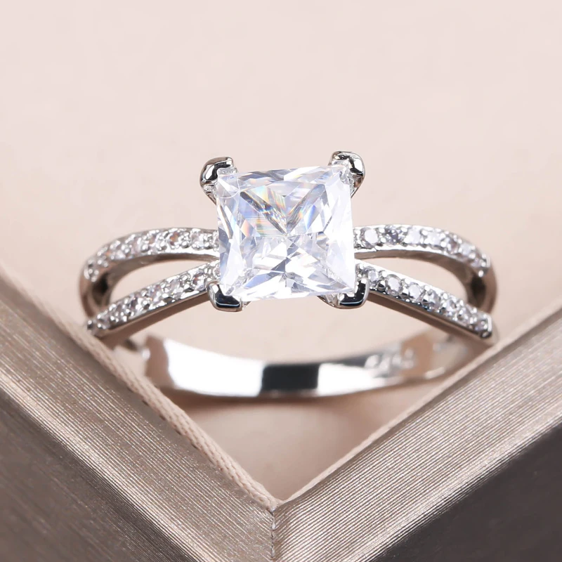 Fashion Silver Plated White Cubic Zirconia Ring Micro Paved Rhinestones Rings For Women Ladies Wedding Party Jewelry Gift B4M808
Fashion Silver Plated White Cubic Zirconia Ring Micro Paved Rhinestones Rings For Women Ladies Wedding Party Jewelry Gift B4M808