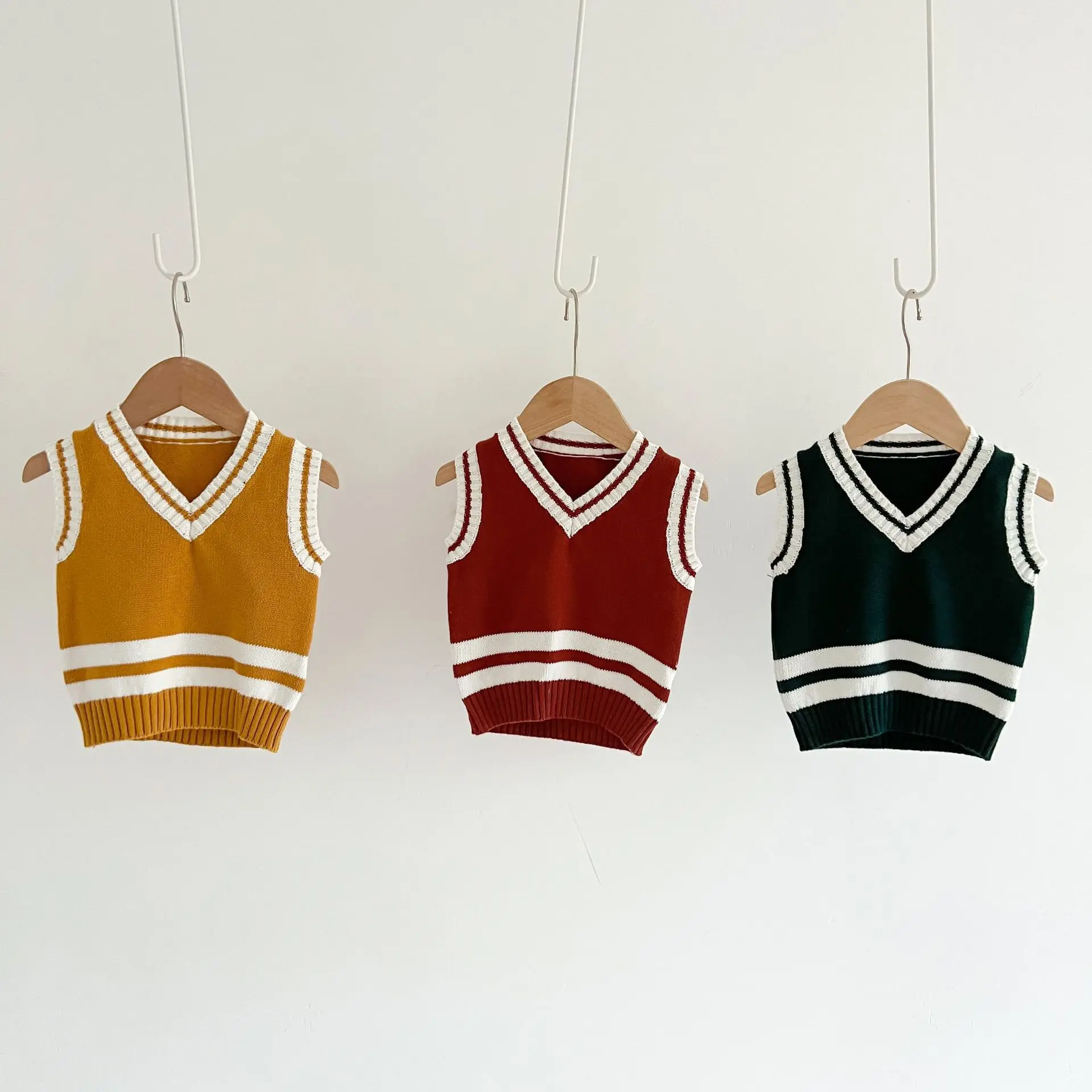 Children Girl Multicolor Striped Vest Girls Baby Knitting Pullover V-neck Sleeveless Sweater Boy All-match Cotton Jacket
Children Girl Multicolor Striped Vest Girls Baby Knitting Pullover V-neck Sleeveless Sweater Boy All-match Cotton Jacket