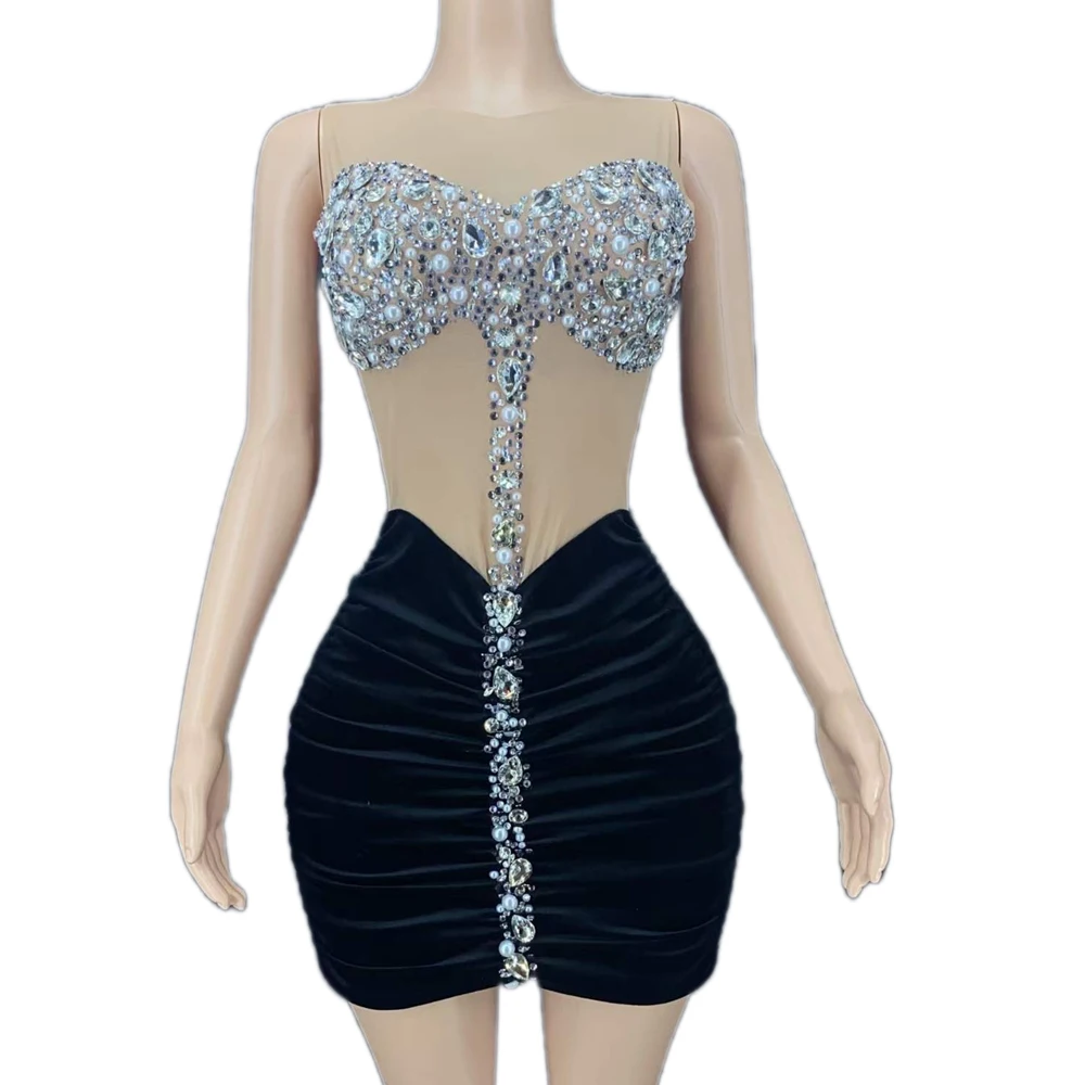 Женское бархатное платье с блестящими кристаллами, без рукавов
Женское бархатное платье с блестящими кристаллами, без рукавов