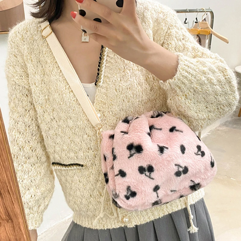 Winter Plush Handbags Cherry Print Shoulder Bag For Women Soft Bucket Bag Faux Fur Shopping Bag Fluffy Chain Bags
Winter Plush Handbags Cherry Print Shoulder Bag For Women Soft Bucket Bag Faux Fur Shopping Bag Fluffy Chain Bags