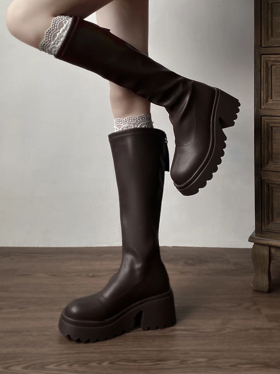 

Женские сапоги, новинка 2023, привлекательная обувь на высоком каблуке, высокий каблук-шпилька, с круглым носком, на молнии, выше колена, в стиле "Лолита", на резиновой шпильке,