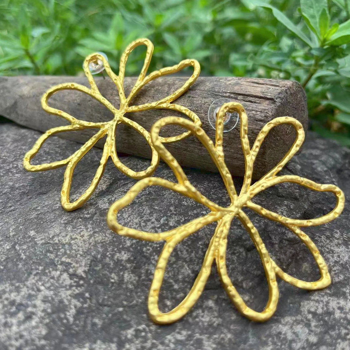 New Fashion Vintage Creative Irregular Geometry Gold Color Flower Stud Earrings For Woman Hoilday Party Jewelry Gift
New Fashion Vintage Creative Irregular Geometry Gold Color Flower Stud Earrings For Woman Hoilday Party Jewelry Gift