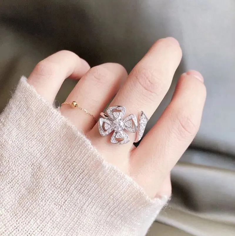 Trendy Jewelry 925 Sterling Silver Classic Four Leaf Clover Rings for Women Bling White Zircon Crystal Resizable Wedding Jewelry
Trendy Jewelry 925 Sterling Silver Classic Four Leaf Clover Rings for Women Bling White Zircon Crystal Resizable Wedding Jewelry