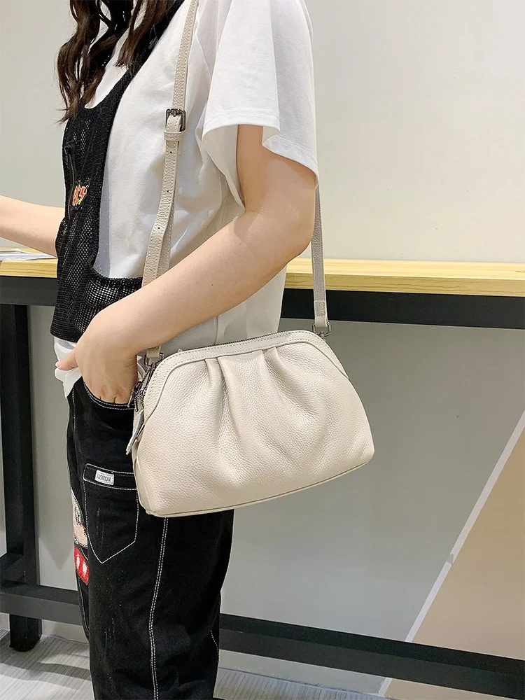 high quality luxury brand Women 2023 New Genuine Leather Women's Fashion Shell Tidal Flow Crossbody Shoulder Net Red Cloud Flowe
high quality luxury brand Women 2023 New Genuine Leather Women's Fashion Shell Tidal Flow Crossbody Shoulder Net Red Cloud Flowe