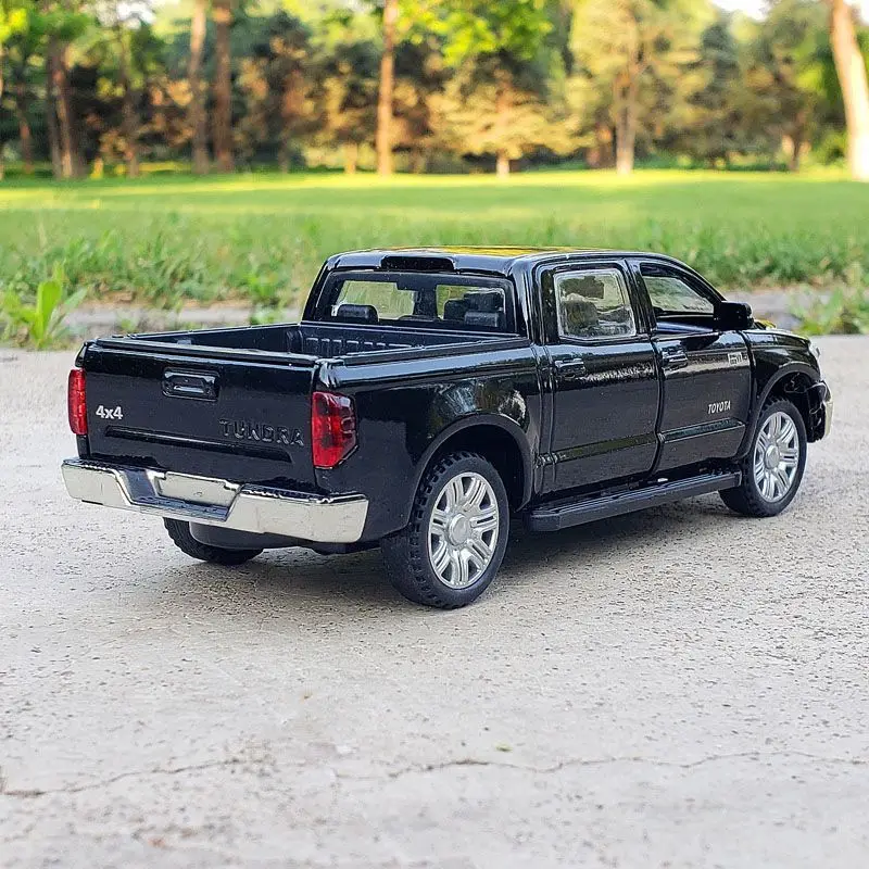 Модель автомобиля из сплава для пикапа Toyota Tundra 1:32, модель литая металлическая игрушка для внедорожников, модель автомобиля со звуком и свет...
Модель автомобиля из сплава для пикапа Toyota Tundra 1:32, модель литая металлическая игрушка для внедорожников, модель автомобиля со звуком и свет...