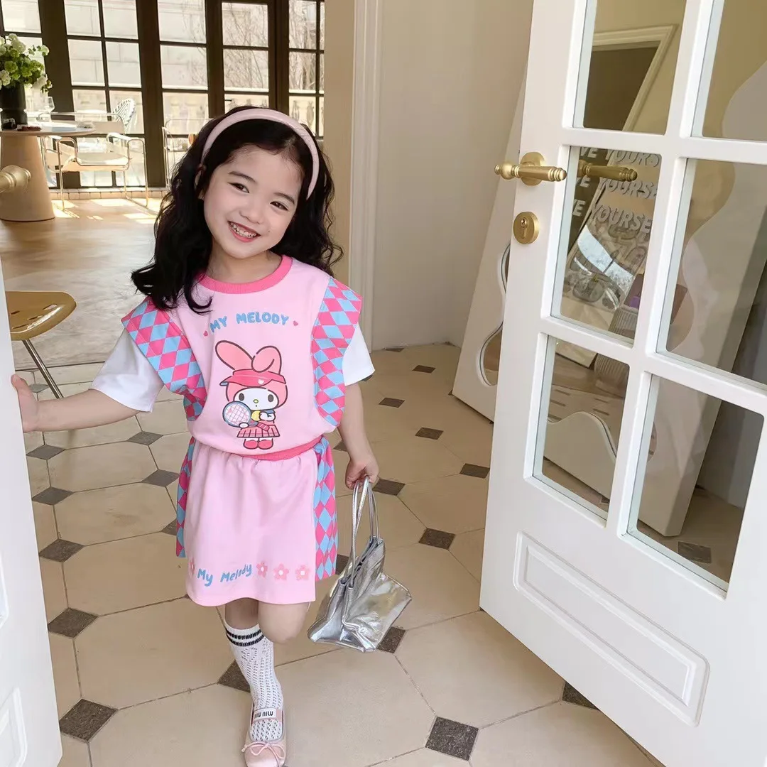 Летний новый костюм для девочек Sanrio My Melody, милая футболка с аниме-рисунком, кюлоты, комплект из двух предметов, Повседневная Домашняя одежда, спортивная одежда, милый подарок
Летний новый костюм для девочек Sanrio My Melody, милая футболка с аниме-рисунком, кюлоты, комплект из двух предметов, Повседневная Домашняя одежда, спортивная одежда, милый подарок