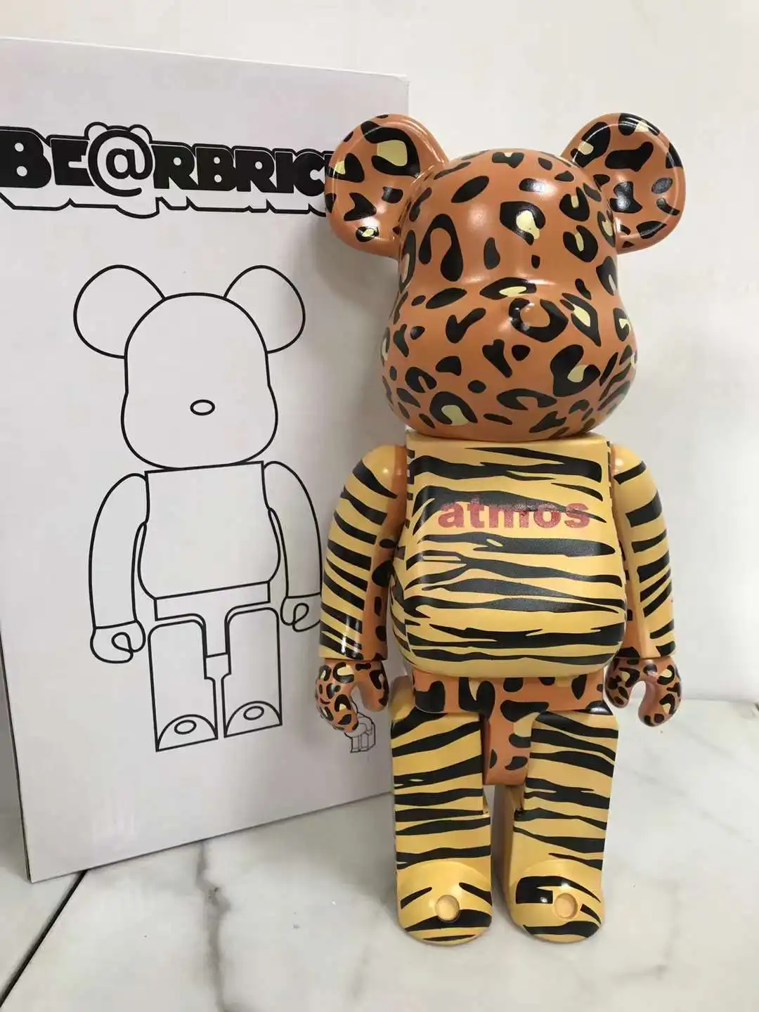 Лидер продаж, игрушка Bearbrick 400%, Леопардовый медведь, космическая полиция, Вуди, кукла из ПВХ, настольный декоративный блок, коллекционная худ...
Лидер продаж, игрушка Bearbrick 400%, Леопардовый медведь, космическая полиция, Вуди, кукла из ПВХ, настольный декоративный блок, коллекционная худ...