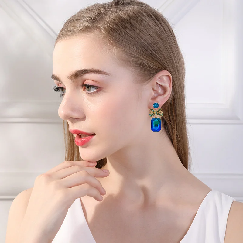 European and American major brand new cross-border hot selling crystal bowknot diamond earrings are versatile earrings
European and American major brand new cross-border hot selling crystal bowknot diamond earrings are versatile earrings