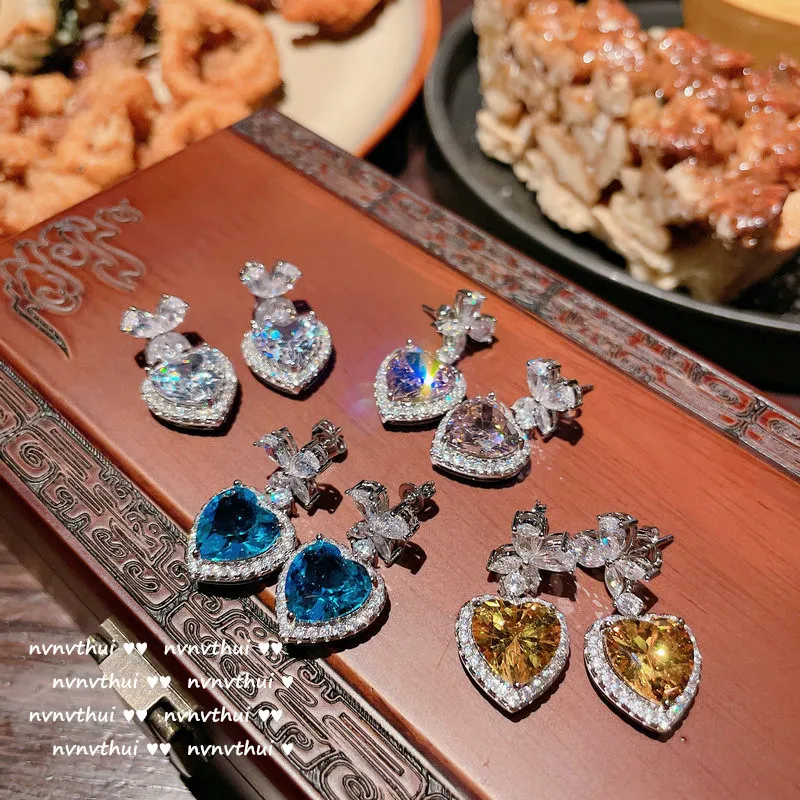 Bright Goose Yellow Gem Heart Eardrops Designer Plated 18K Gold Multi-Cut Rainbow Topaz Blue Love Heart Earrings
Bright Goose Yellow Gem Heart Eardrops Designer Plated 18K Gold Multi-Cut Rainbow Topaz Blue Love Heart Earrings
