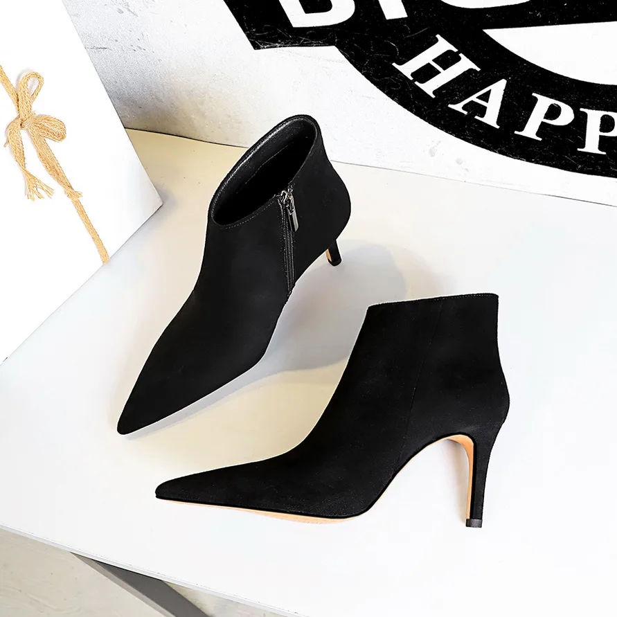 Fashion Faux suede Women Ankle Boots Elegant Pointed toe Stiletto Heeled Autumn Winter Office Lady Shoes High heels Short Boots
Fashion Faux suede Women Ankle Boots Elegant Pointed toe Stiletto Heeled Autumn Winter Office Lady Shoes High heels Short Boots