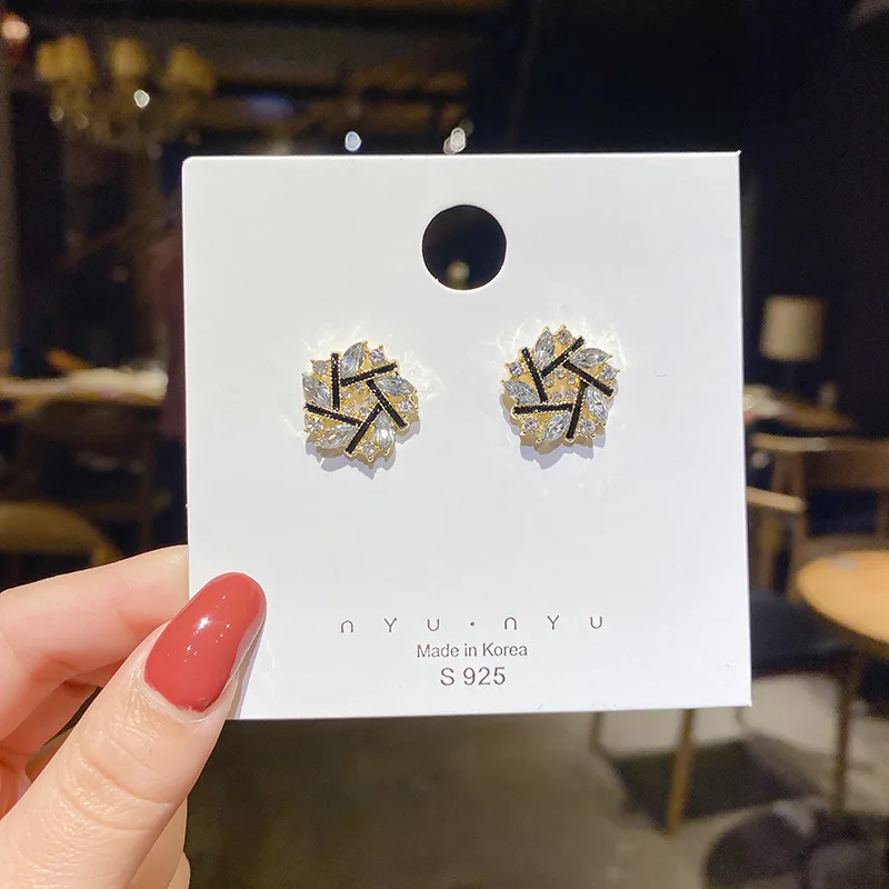 S925 Silver Needle Cross Earrings 2020 New Fashion Earrings South Korean Temperament Network Red Versatile Earrings Women
S925 Silver Needle Cross Earrings 2020 New Fashion Earrings South Korean Temperament Network Red Versatile Earrings Women