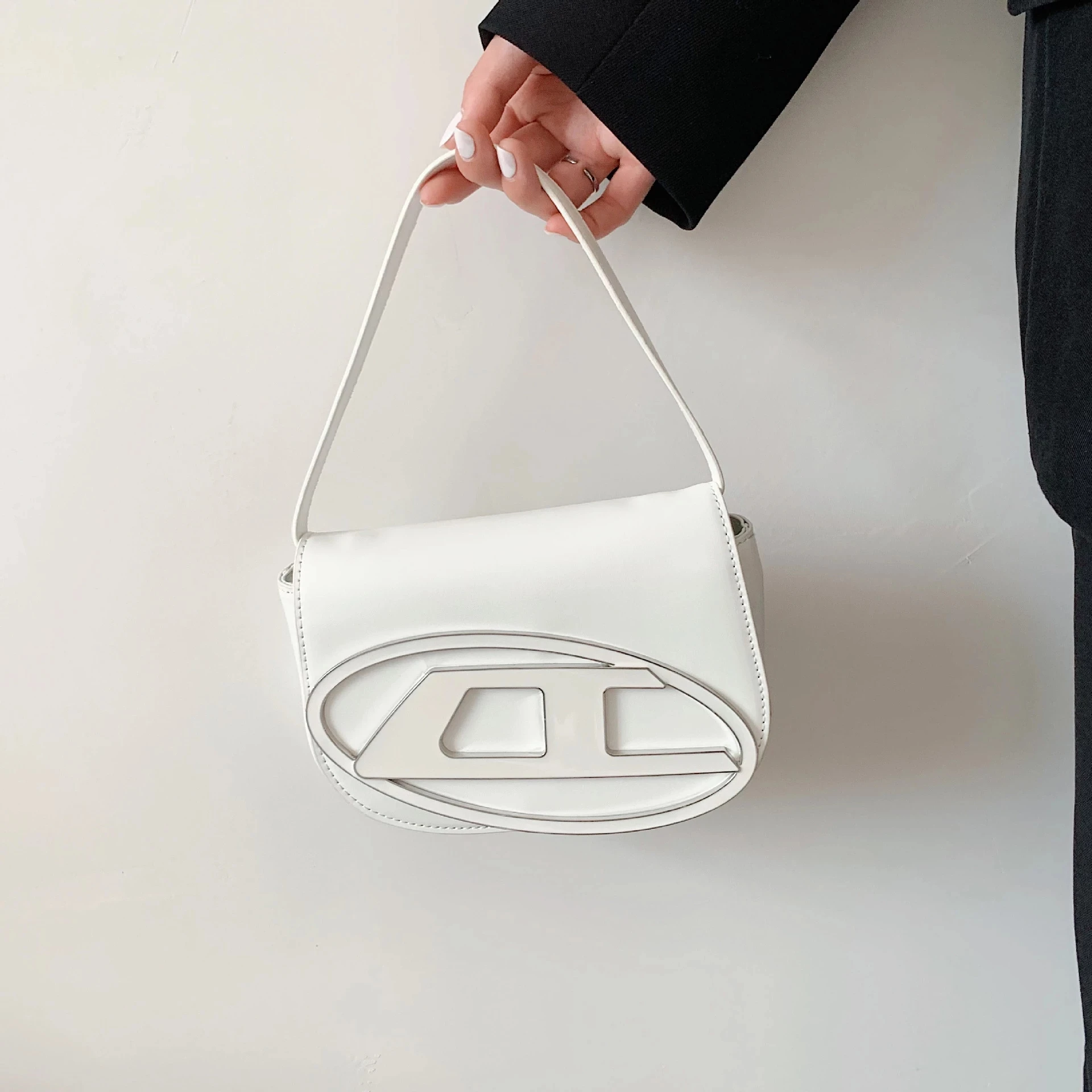 Half Moon Fashion Women Shoulder Bags Simple Design Stylish Chic Underarm Bag 2022 New High Quality Tote Handbags Purse
Half Moon Fashion Women Shoulder Bags Simple Design Stylish Chic Underarm Bag 2022 New High Quality Tote Handbags Purse